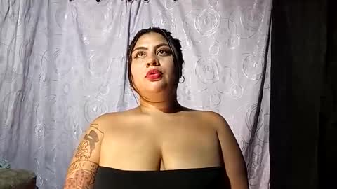 lapeligrosa_ online show from April 16, 9:39 pm