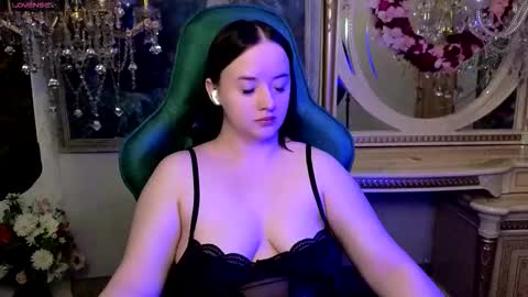 lara_benson_ online show from February 7, 8:18 am