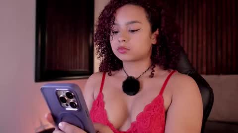 Snapshot of lara_jones_ chatting on October 8, 7:51 pm Lara online show from October 8, 7:51 pm