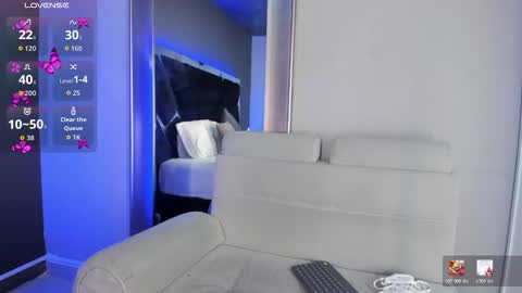 Lara online show from March 24, 7:08 pm