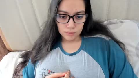 lara online show from March 8, 2:43 pm