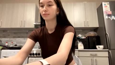 lara online show from March 15, 9:39 pm