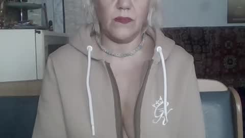 larisaq4ugo24 online show from February 4, 9:45 am