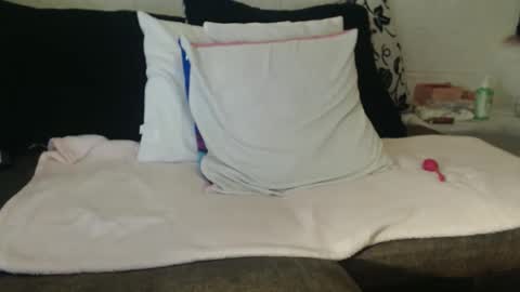 Lariss online show from March 25, 8:01 pm