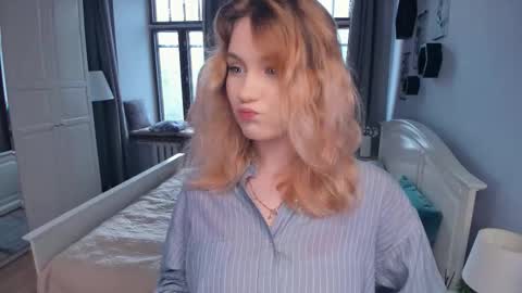 Snapshot of lasky_blesss chatting on October 30, 11:00 am Julia online show from October 30, 11:00 am