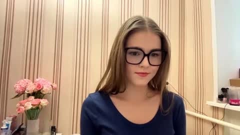 Mia online show from July 16, 4:11 pm