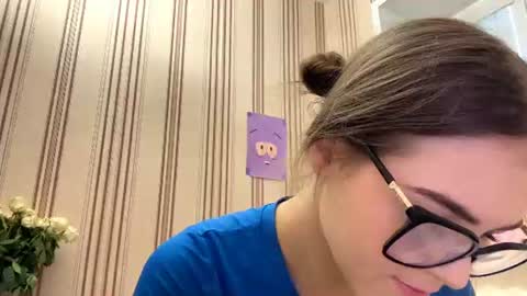 Mia online show from July 2, 5:19 pm