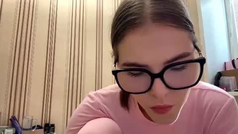 Mia online show from June 28, 2:34 pm