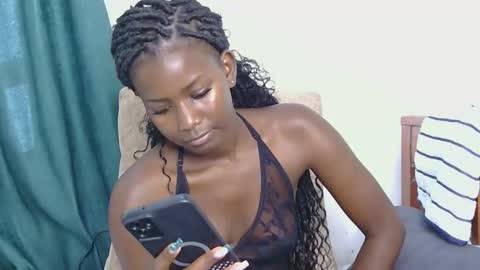 latiffaah_xx online show from March 24, 2:22 pm