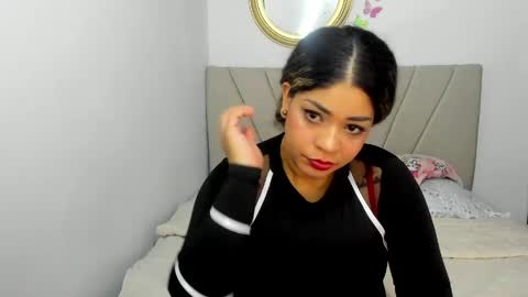 latinamav22 online show from May 2, 1:09 am