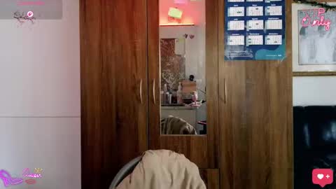 laujgray online show from January 8, 6:12 pm