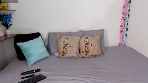 Snapshot of laura1__ chatting on February 8, 1:11 am laura1__ online show from February 8, 1:11 am