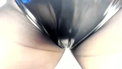 laura__js_ online show from October 4, 9:15 am