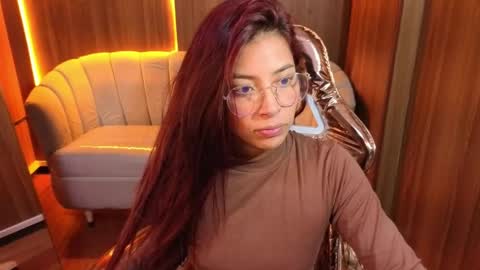 laura_b_ online show from April 29, 3:32 am