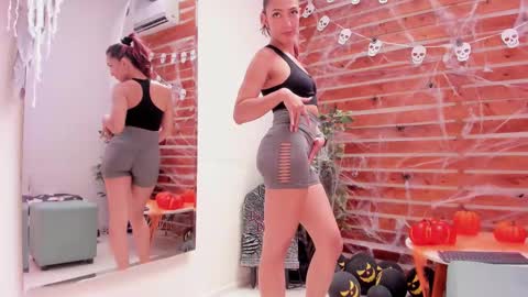 Snapshot of laura_bonnet_ chatting on October 23, 3:40 pm Laura Bonnet online show from October 23, 3:40 pm