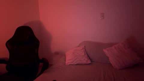 laura online show from February 1, 2:10 am