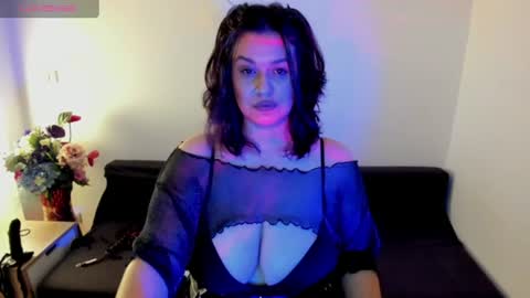 Laura online show from August 6, 10:17 pm