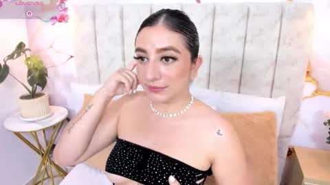 Laura Smith online show from March 4, 10:05 pm