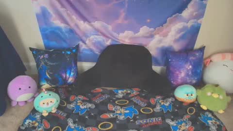 LauraChan online show from February 2, 6:40 pm