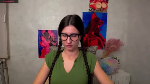 Snapshot of lauradre_ chatting on October 22, 7:57 am Laura online show from October 22, 7:57 am