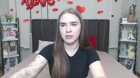 LauraHlot online show from April 4, 6:07 pm