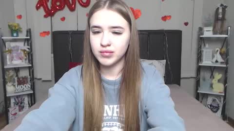 LauraHlot online show from February 27, 7:35 pm