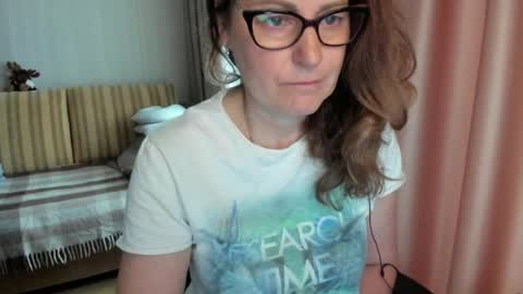 Lauraoven1 online show from April 28, 8:07 am