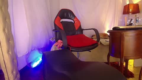 Laura Sofia online show from April 2, 1:41 pm