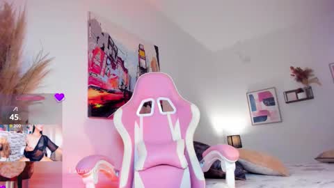 Snapshot of lauren__dallass chatting on September 18, 11:58 pm MissLauren online show from September 18, 11:58 pm