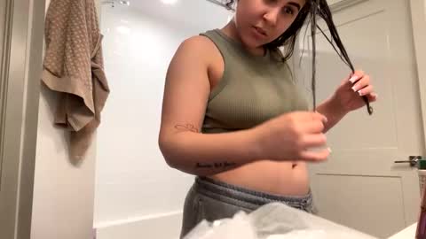 laurenivy online show from April 28, 3:43 am