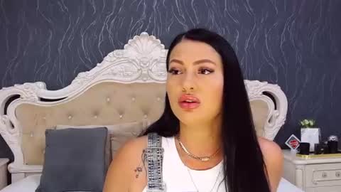 Laura online show from July 6, 1:16 pm