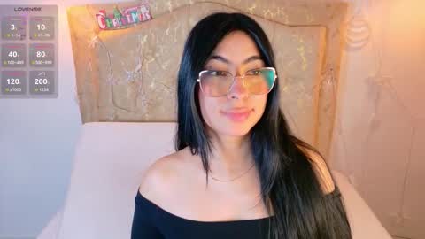 laurenn_smitth online show from December 15, 12:43 pm