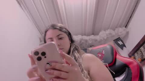 Lauu G online show from October 27, 11:28 am