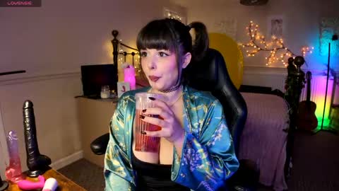 Lavenderrzz online show from June 2, 3:35 pm