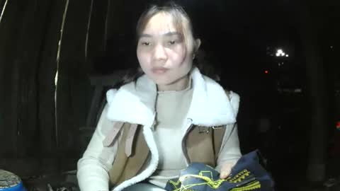 layla_999 online show from March 5, 1:23 am