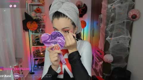 Layla online show from October 31, 5:06 pm