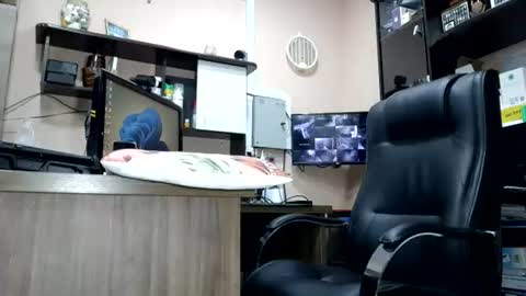 kelly online show from June 17, 2:46 am
