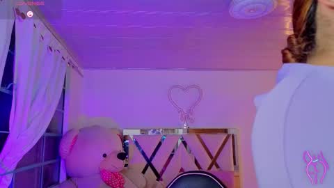 Snapshot of laylafoxy_tay chatting on September 22, 3:05 am laylafoxy_tay online show from September 22, 3:05 am