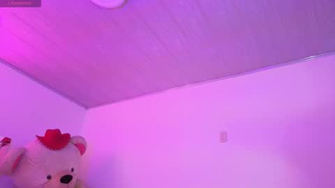 Snapshot of laylafoxy_tay chatting on October 15, 4:48 am laylafoxy_tay online show from October 15, 4:48 am