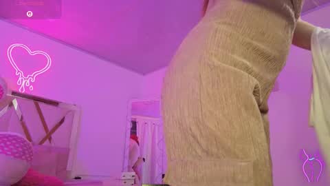 Snapshot of laylafoxy_tay chatting on September 27, 4:19 am laylafoxy_tay online show from September 27, 4:19 am