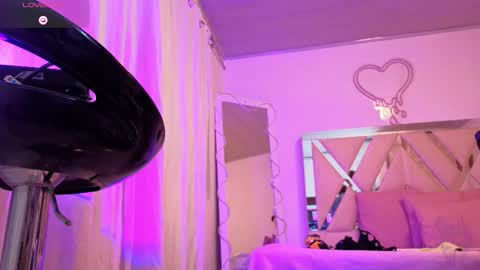 Snapshot of laylafoxy_tay chatting on October 14, 4:37 am laylafoxy_tay online show from October 14, 4:37 am