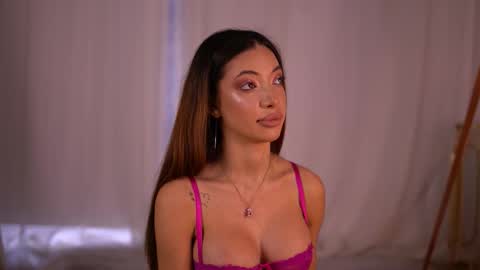 laylakristal online show from October 28, 6:19 am