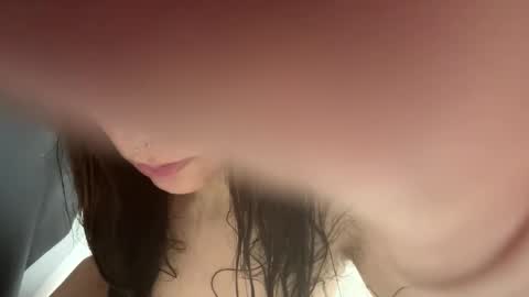 Snapshot of laylakutiex chatting on October 21, 6:17 am Layla online show from October 21, 6:17 am