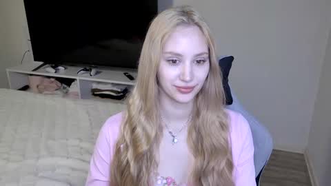 LaylaPretty001 online show from April 28, 4:38 am