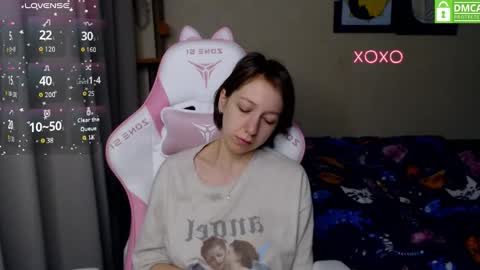 Snapshot of leah__gotty chatting on December 5, 2:22 pm Leah  Gotty online show from December 5, 2:22 pm