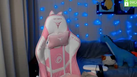 Snapshot of leah__gotty chatting on December 17, 2:33 pm Leah  Gotty online show from December 17, 2:33 pm