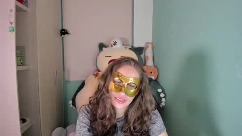 Laura online show from February 25, 2:10 am