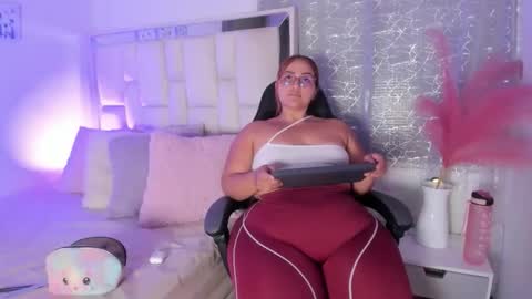 Leah  online show from May 28, 2:09 am