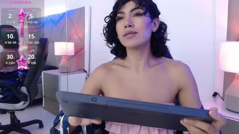 Snapshot of leethompson_ chatting on February 23, 12:20 pm Leet  online show from February 23, 12:20 pm