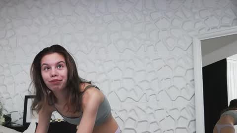 leiahux online show from April 28, 4:38 am